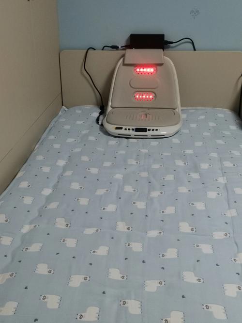 新澳门2025今晚开什么和公交站椅子仅手机高与公交站台椅子